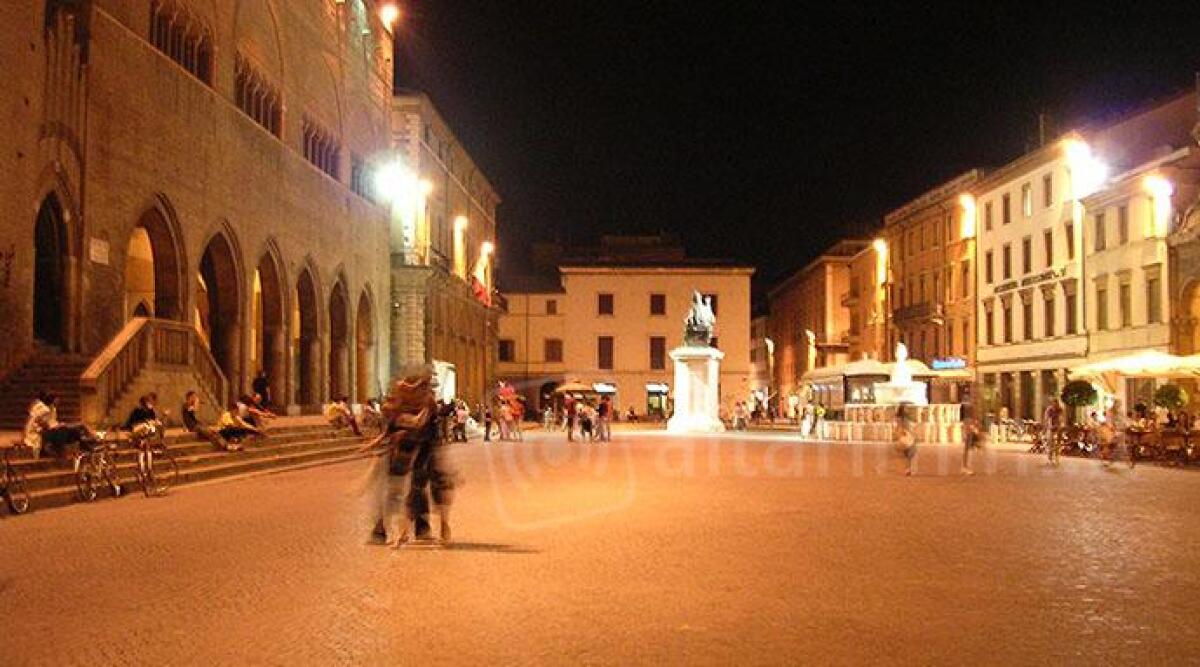 Aggressione a due 21enni in piazza Cavour a Rimini, una madre "Il centro storico non &egrave; pi&ugrave; sicuro" - 