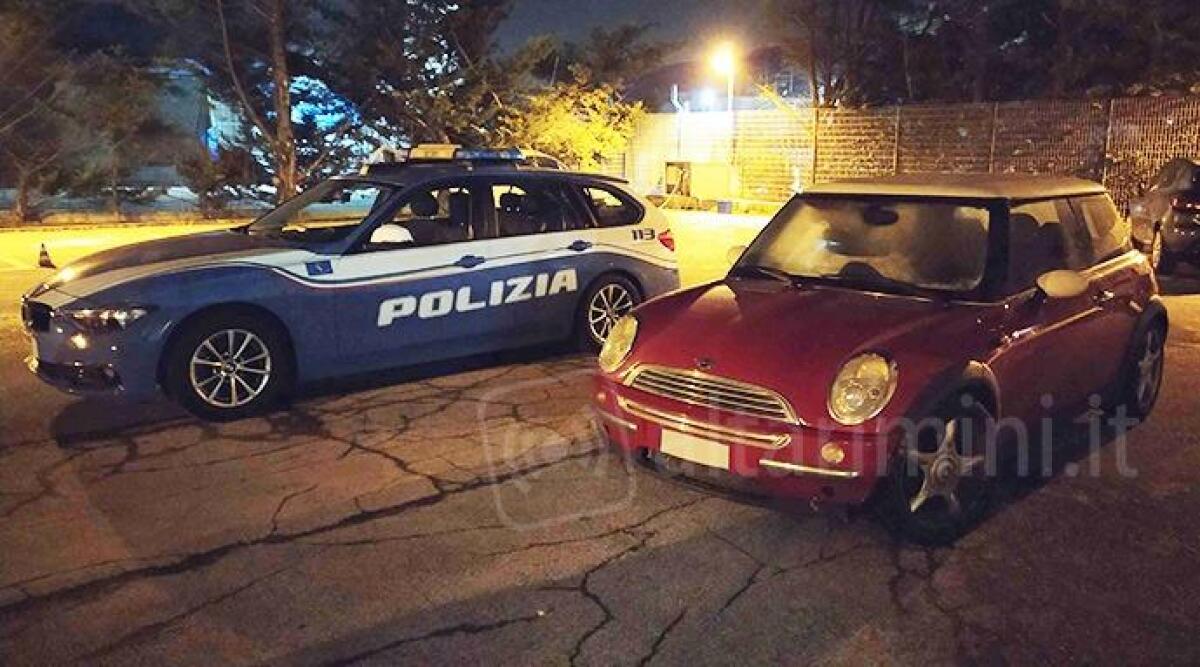 Rimini: quarantena a luci rosse, sesso a tre in strada davanti al comando - 