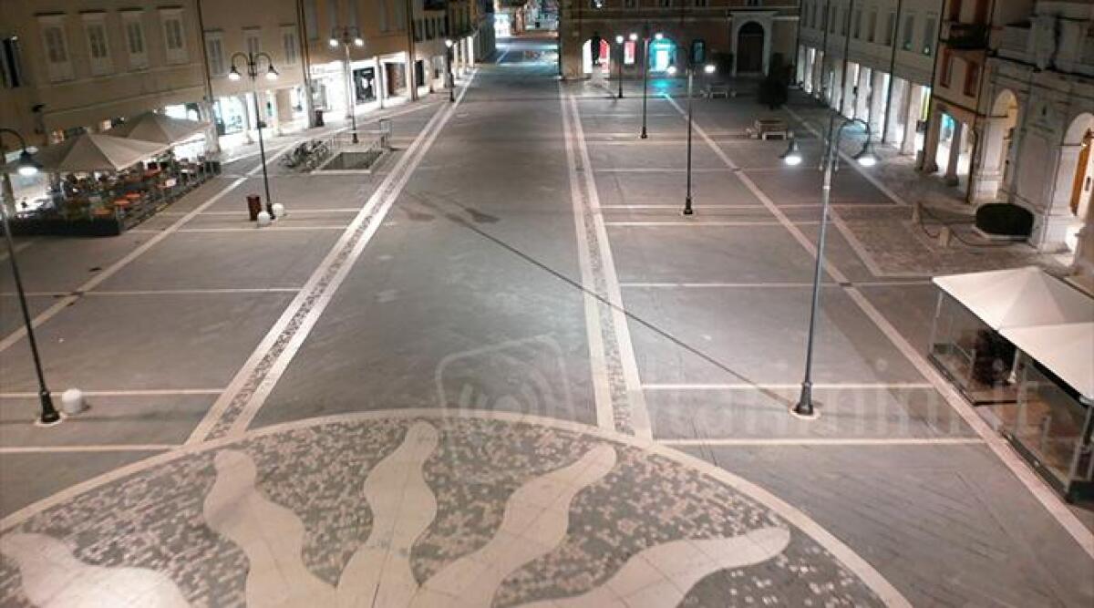 Coronavirus, Rimini vuota e irriconoscibile: l'emozionante video della citt&agrave; deserta - 