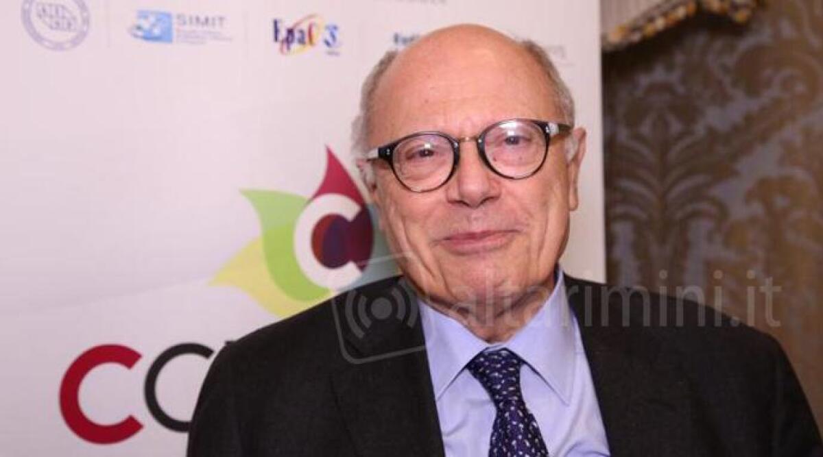 Coronavirus, l'esperto: "Bisogna fare tampone anche ai non sintomatici" - 