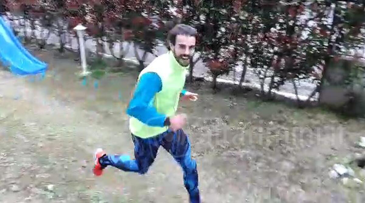 VIDEO La sfida lanciata da Altarimini: corre la mezza maratona in giardino -