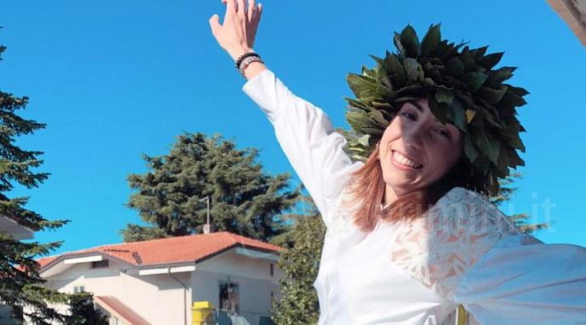 Storie belle, la vita ai tempi del coronavirus: Alessia si laurea in casa via web...in ciabatte - 