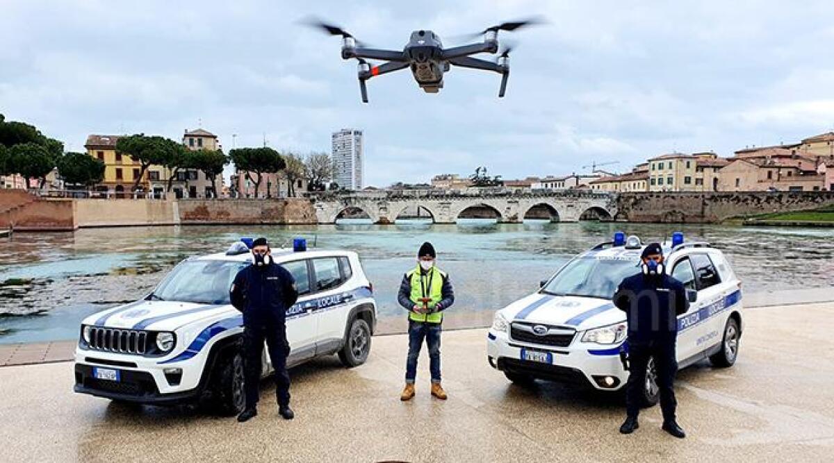 VIDEO Rimini, la Municipale mette in funzione il drone contro i 'furbetti' della passeggiata -