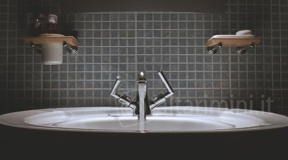 Casa all'asta, ex proprietario sottrae sanitari e vasca idromassaggio: prosciolto riminese - 