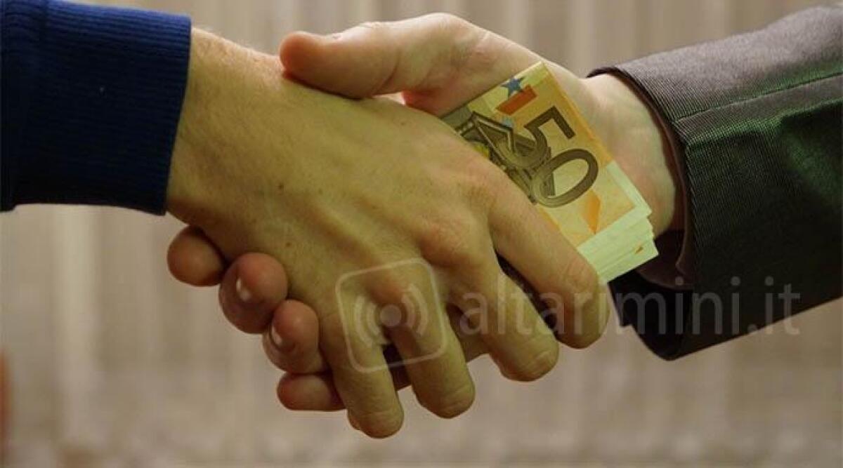 Prestito usuraio: costretto ad assumere il cognato dello "strozzino" e a pagare 4000 euro al mese - 