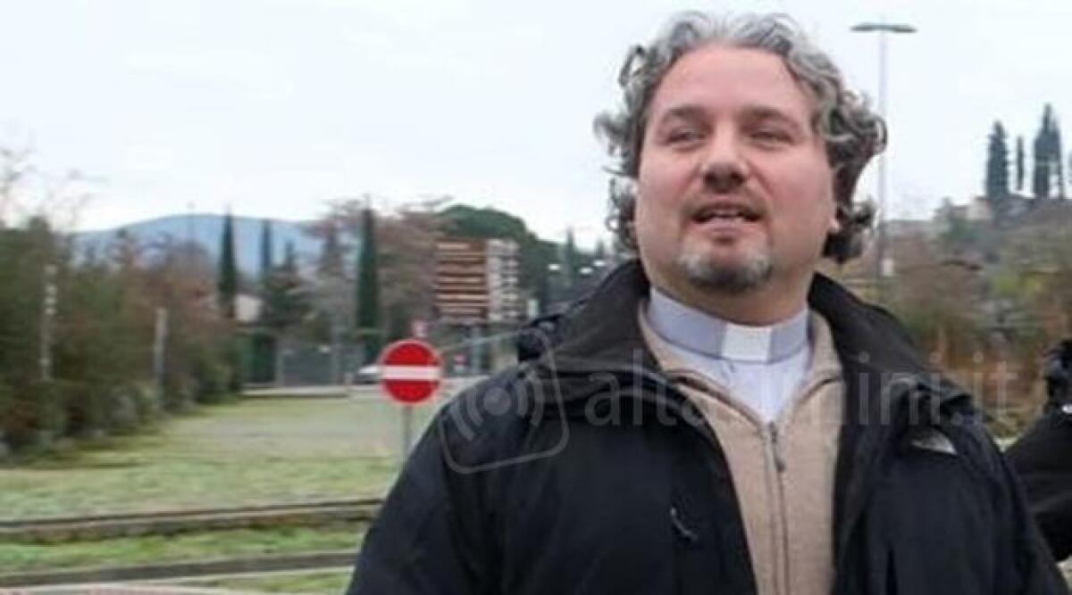 Coronavirus, Don Alessio annuncia: "Sono in veloce guarigione" -