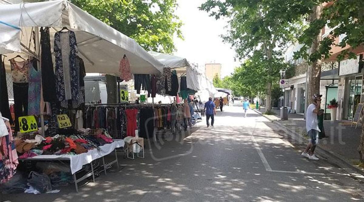Riccione, il mercato riparte in sicurezza con 3900 cittadini - 
