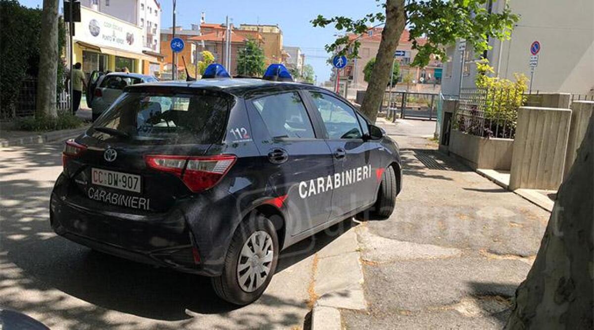 Rimini, rissa tra balordi ubriachi finisce nel sangue: terrore in via Pascoli - 