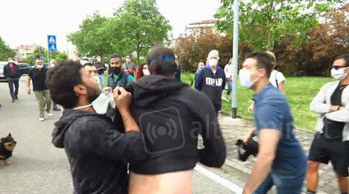 VIDEO Antenna Viserba: scoppia la rivolta. Dopo le proteste l&rsquo;azienda rinuncia all&rsquo;installazione - 