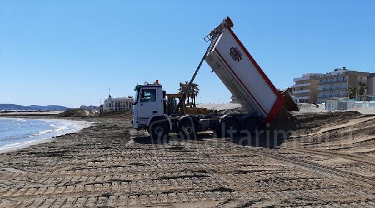Ripascimento delle spiagge, al via i lavori di sistemazione lungo la costa di Riccione -