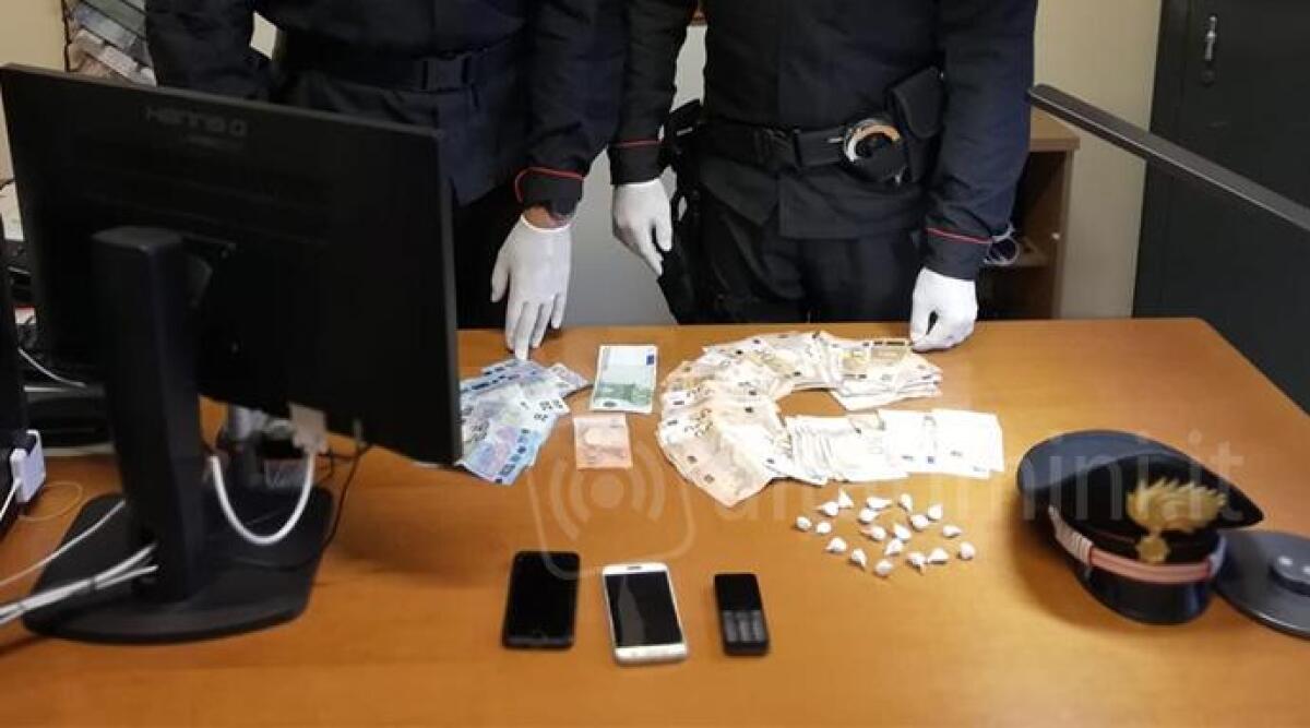 Cocaina sotto il parasole dell'auto: scoperto pusher a Coriano -