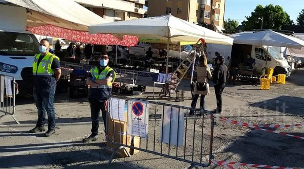 Riccione: San Lorenzo fino a giugno ospiter&agrave; banchi del mercato estivo di Piazza Kennedy - 