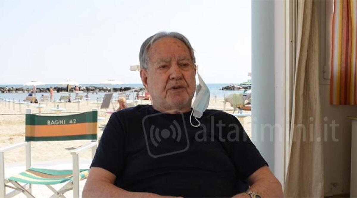 VIDEO Servizio della Bbc sulla spiaggia riminese. Storico bagnino: &quot;Tutto andr&agrave; bene&quot; - 
