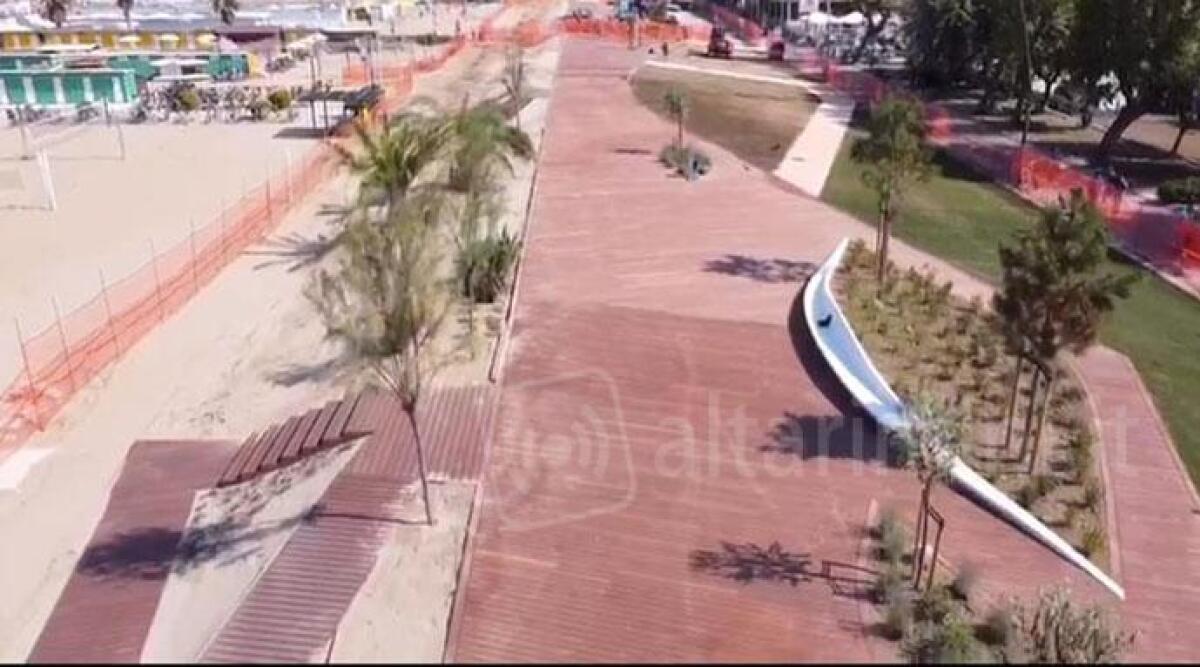 Rimini: prende forma la passeggiata in legno del Parco del Mare - 