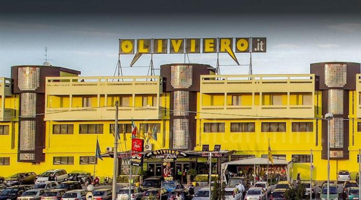Chiude Oliviero abbigliamento: Covid-19 non risparmia neppure 'la citt&agrave; dello shopping' - 