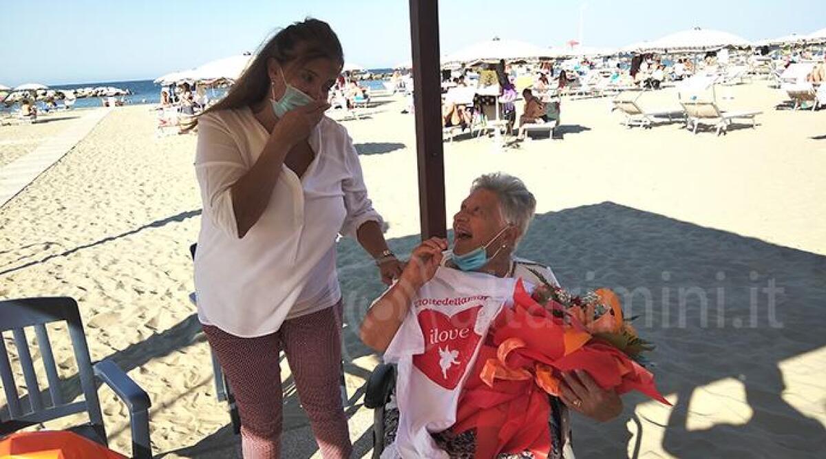 Da 70 anni in vacanza a Torre Pedrera, riconoscimento per Silvana classe 1933 -