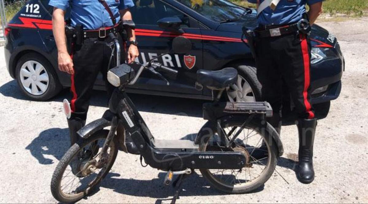 Cade ubriaco dalla sella di un Ciao Piaggio: il 'motorino' era stato rubato 32 anni fa -