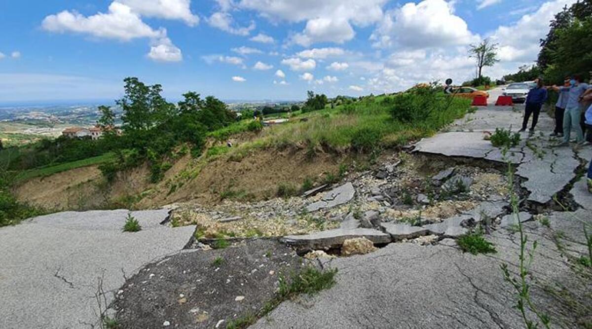 FOTO Si apre una voragine sulla Verucchio Ventoso, sopralluogo per evitare la chiusura - 