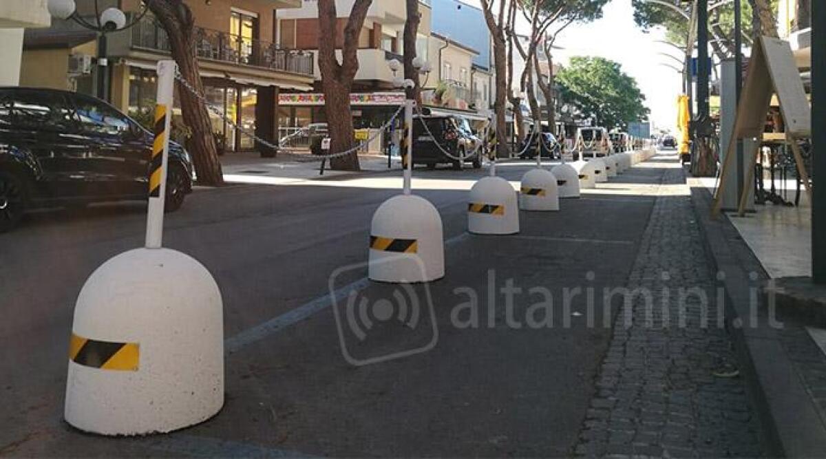 Cattolica: ecco come si trasforma la via Fiume. Percorsi pedonali protetti fino al 31 ottobre -