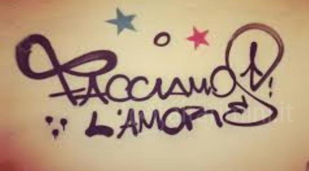Scrive "Facciamo l’amore" sui muri della città: denunciato il ‘graffitaro romantico’ -