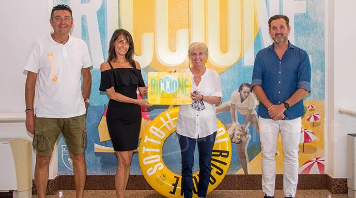Riccione: mamma e figlia al Bagno Luciano &amp; Renzo da 50 anni - 