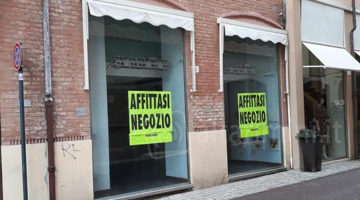 Crisi: chiusi a Rimini 101 negozi abbigliamento nell'ultimo trimestre - 