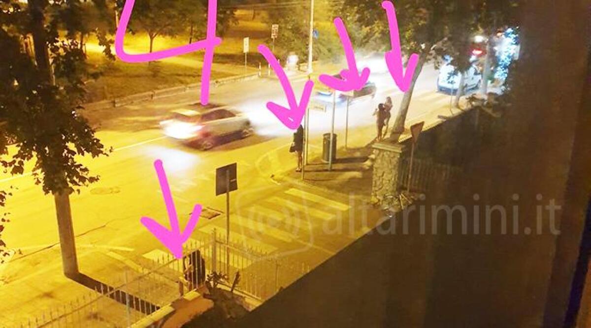 Prostitute e trans in mezzo alle famiglie che passeggiano, i cittadini chiedono aiuto - 