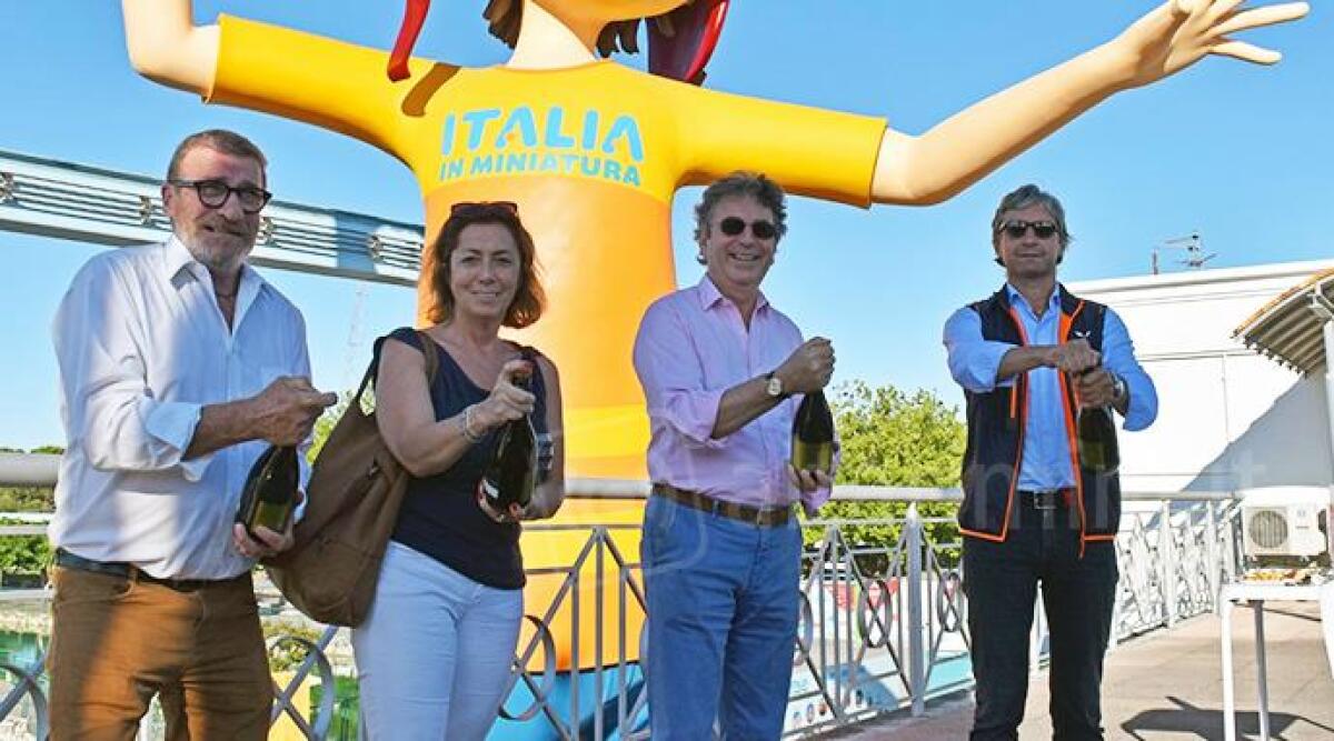 Brindisi di apertura a Italia in miniatura per i vertici di Costa Edutainment e il sindaco di Rimini -