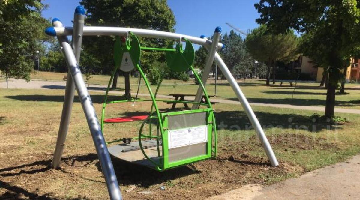 Nuovi giochi per bambini nelle aree verdi di Villa Verucchio -
