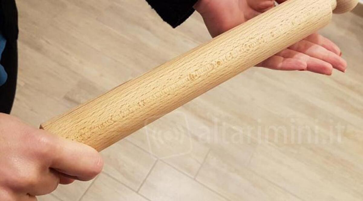 Botte al marito, condannata 42enne riminese: lo picchiava anche col mattarello -
