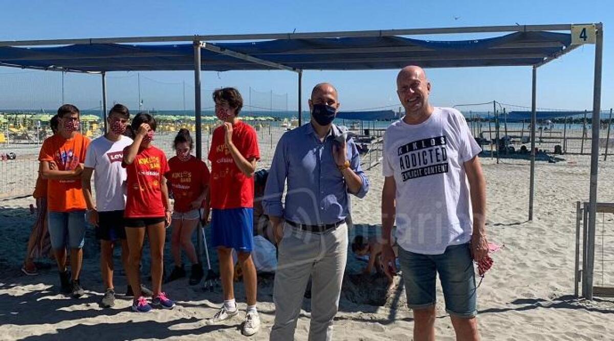 Bellaria, sindaco in visita ai centri estivi Sportland intervistato da giovani giornalisti - 
