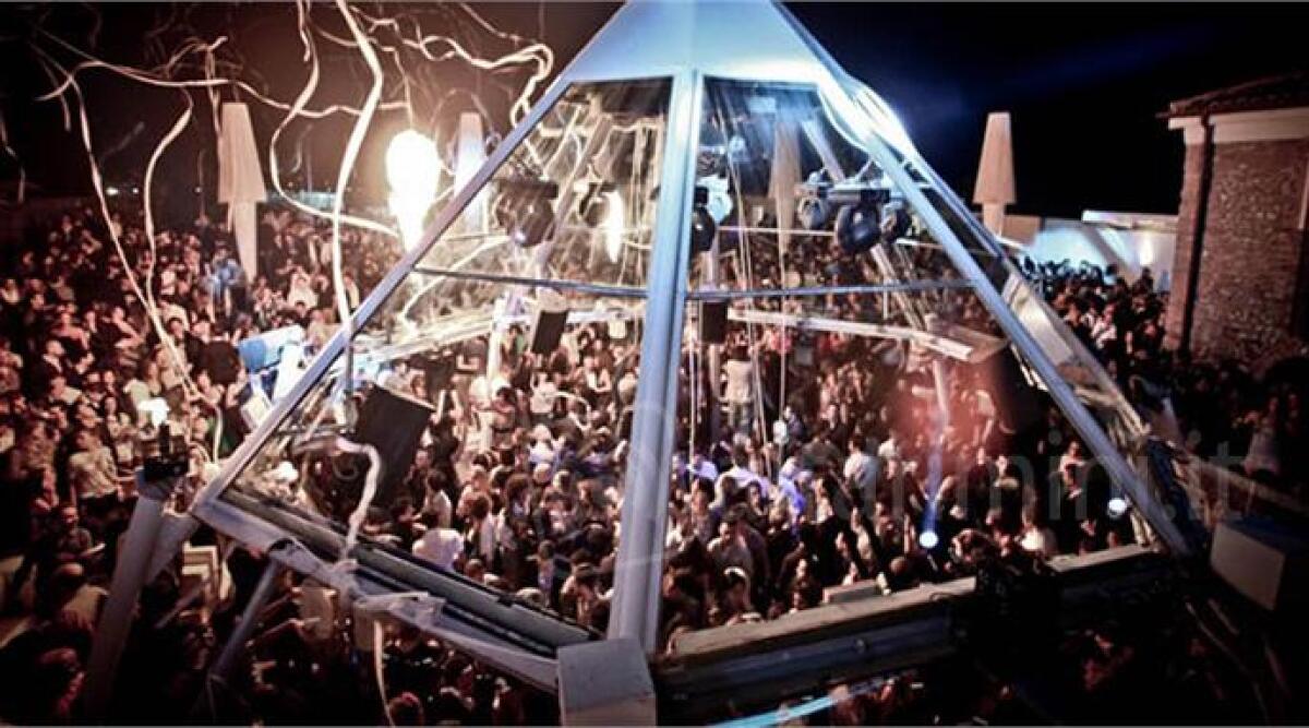 Problemi di "pericolosità sociale" alla Villa delle Rose, 30 giorni di sigilli alla discoteca di Misano -