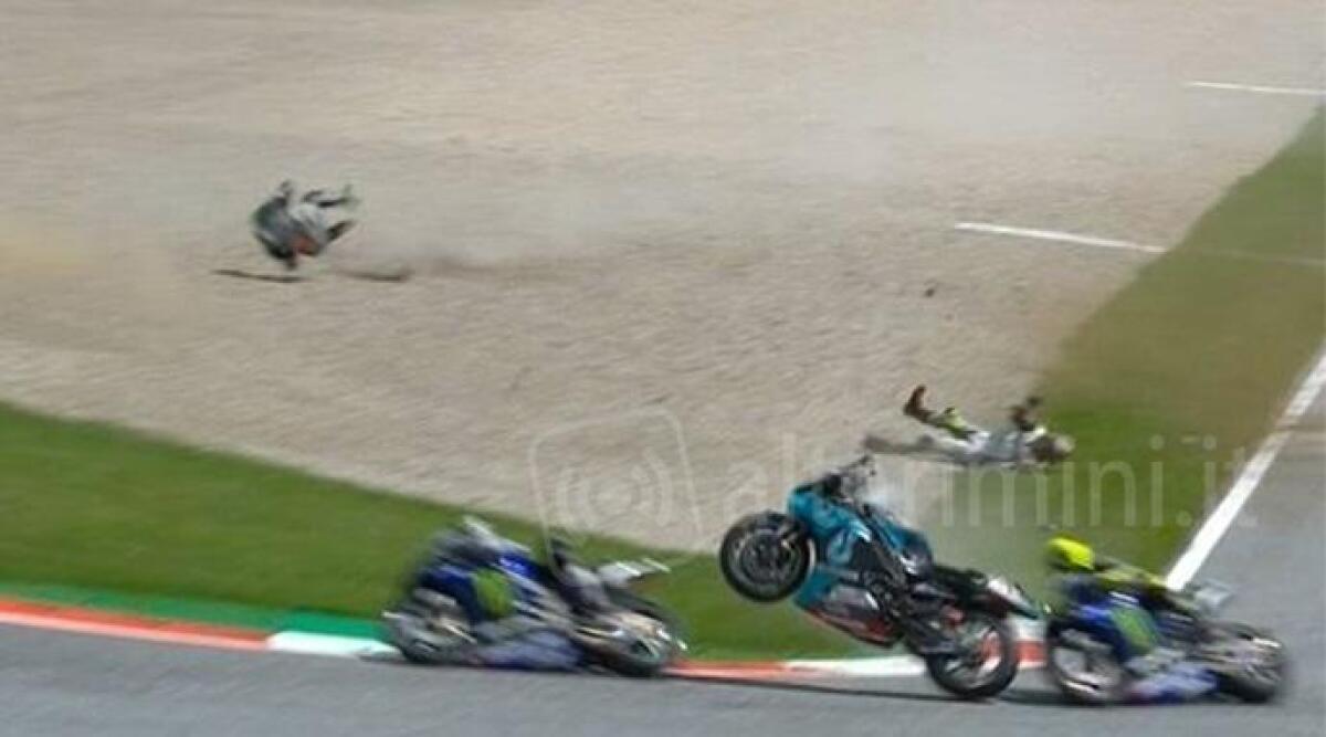 Moto: due paurosi incidenti in pista, caduta per Bastianini. Rossi miracolosamente illeso -
