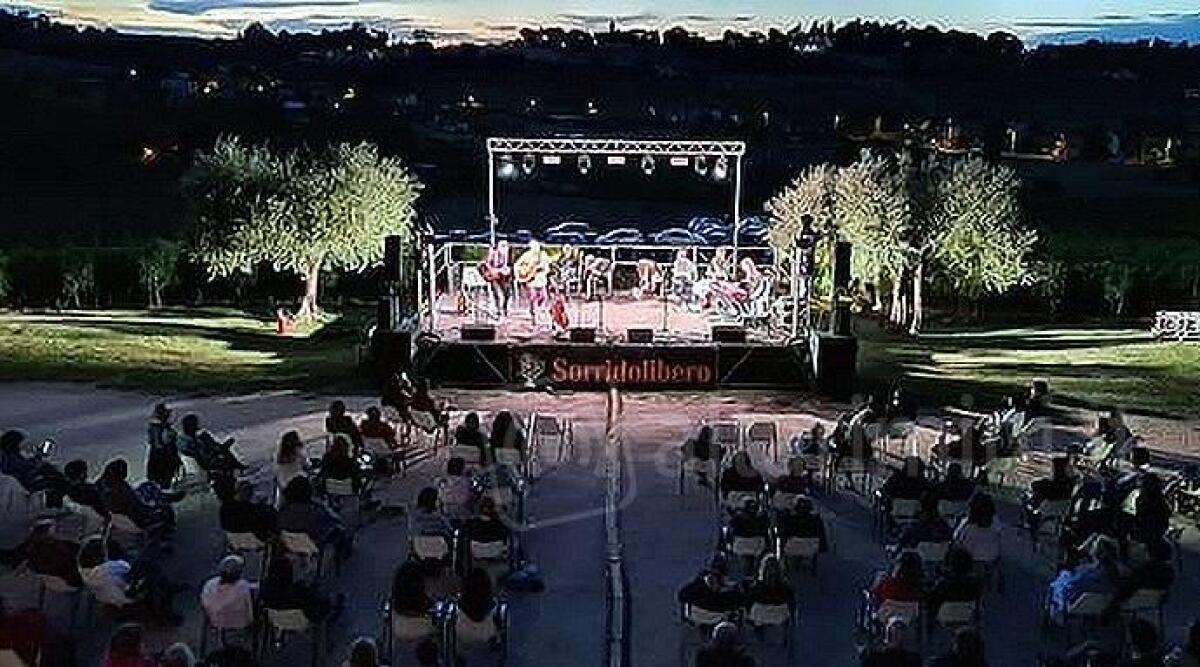 Ultimi eventi estivi al Podere dell'angelo di Rimini: sul palco Casabianca, Di Pietro e Graziani -