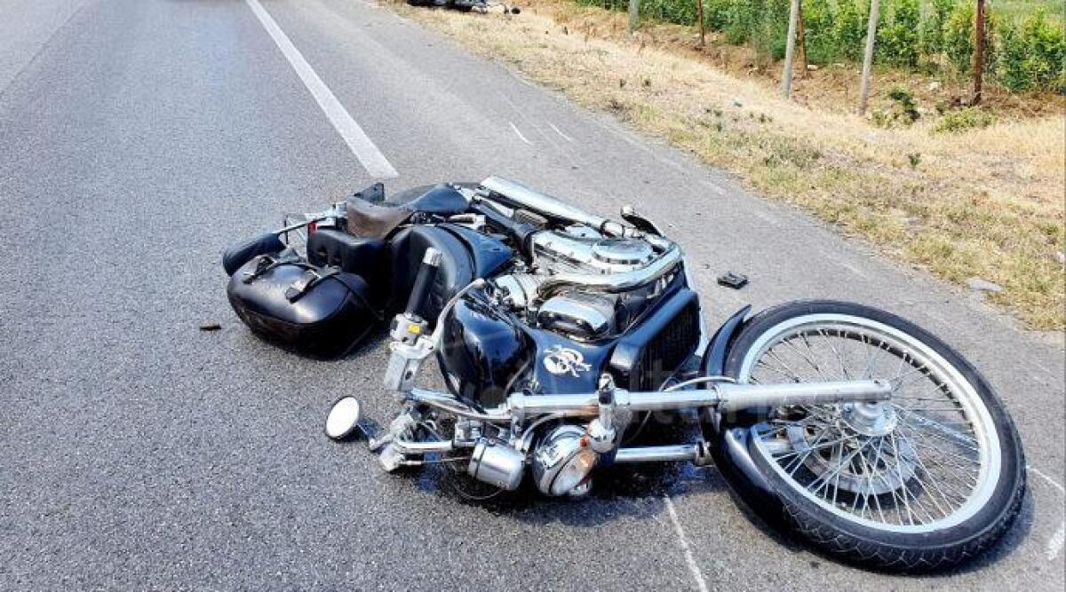 VIDEO Doppio incidente lungo la statale 16 a Rimini, coinvolte quattro moto e due macchine - 