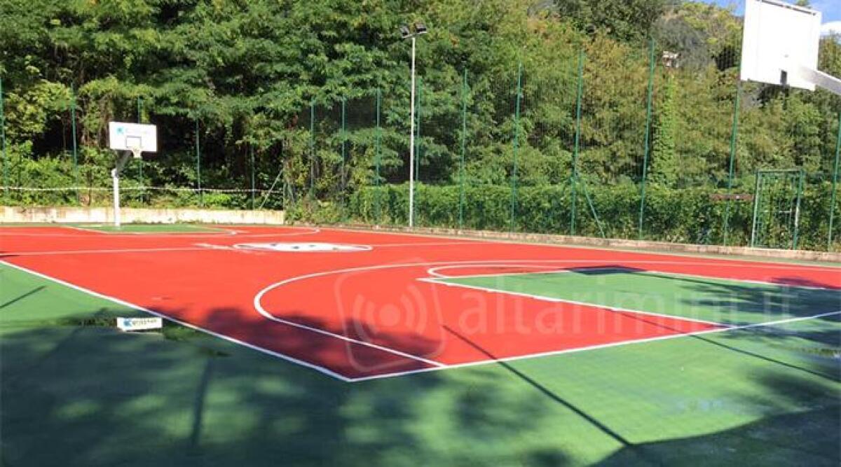 Ragazzi di Novafeltria muratori e imbianchini per donare un nuovo campo di basket alla citt&agrave; - 