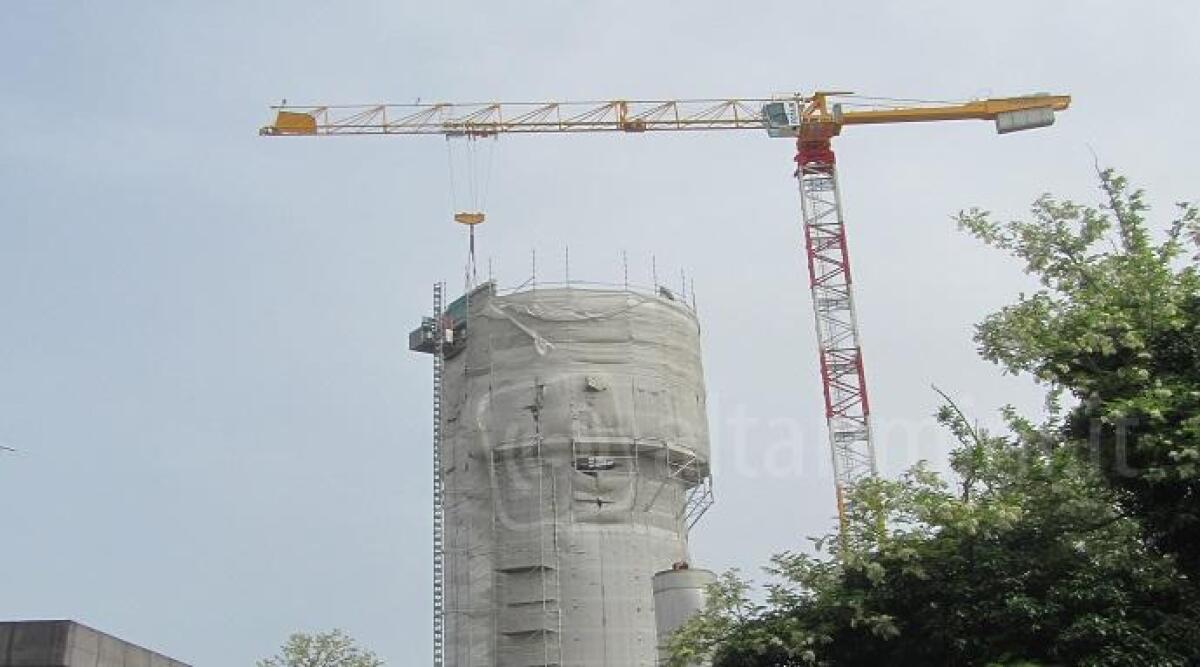 Torre Pedrera, quasi demolito del tutto il vecchio serbatoio dell'acquedotto -