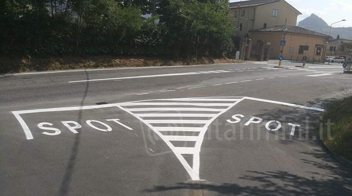 "Spot" anziché "stop", l'errore nella segnaletica stradale in Alta Valmarecchia -