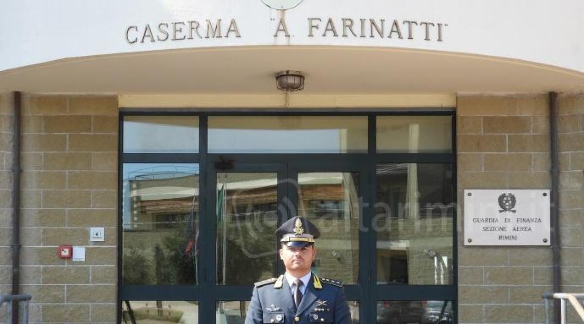 Il capitano pilota Daniele Lozzi &egrave; il nuovo comandante della sezione aerea della Guardia di Finanza di Rimini - 