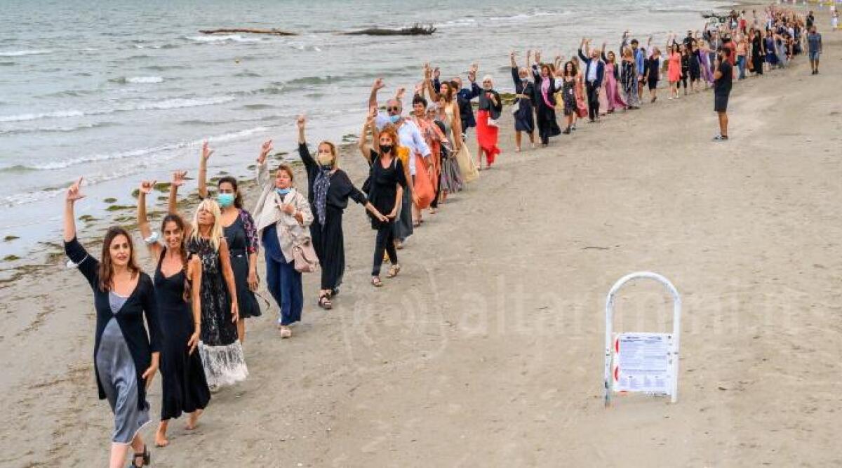 Riccione TTV Festival: oltre 200 persone per la Nelken Line, l’iconica camminata di Pina Bausch -