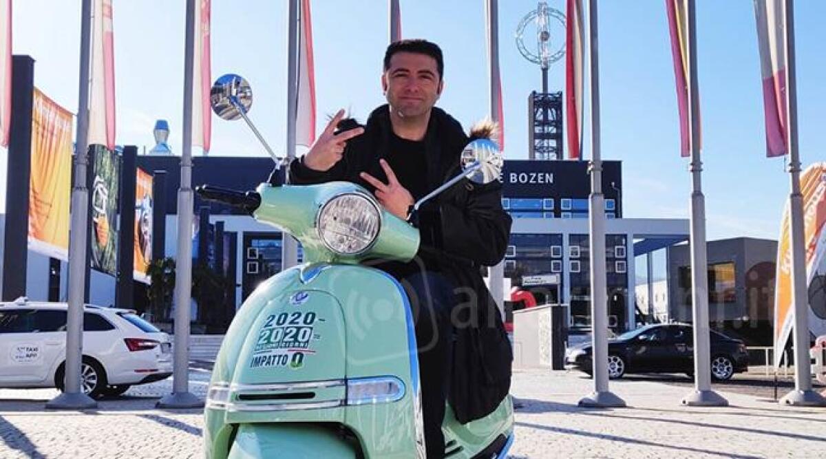 Il viaggio green di Toto Magliozzi sul suo scooter elettrico&nbsp;fa tappa a Riccione - 