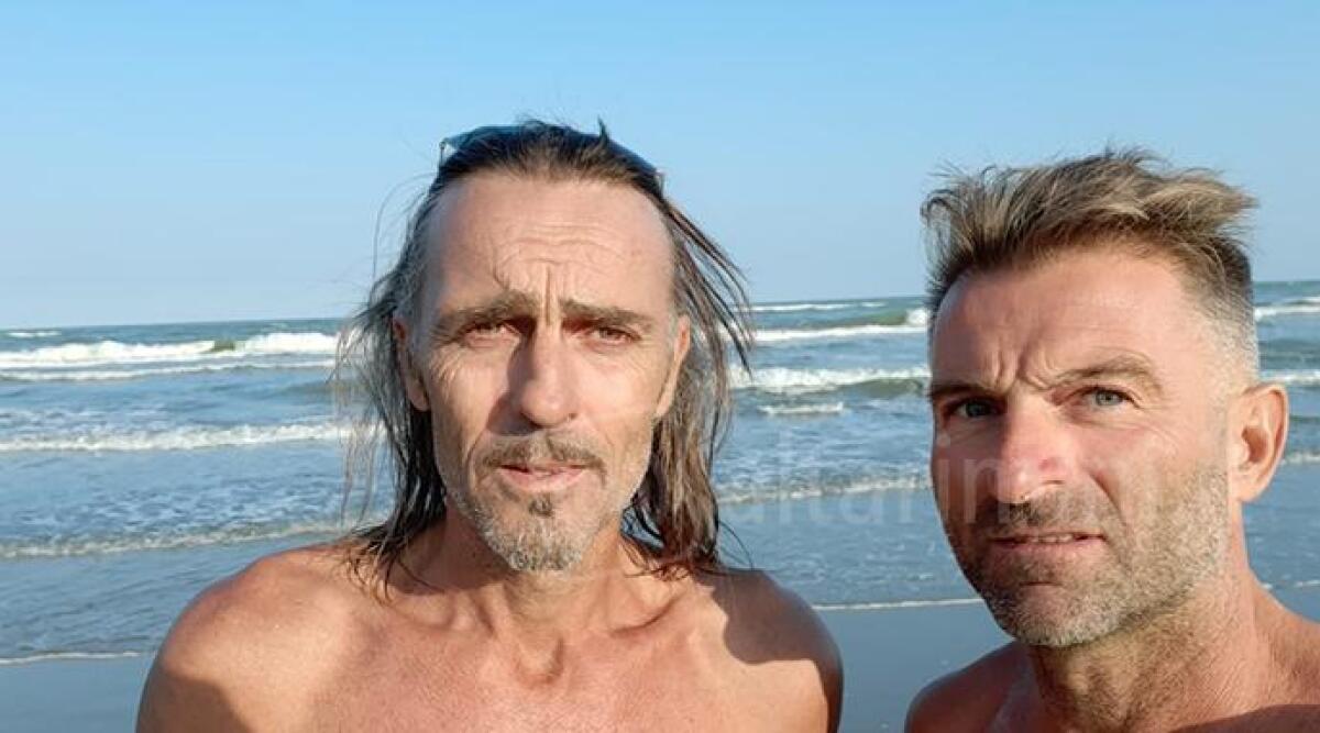 Al mare per caso, salvano due giovani: bagnini eroi a Riccione -