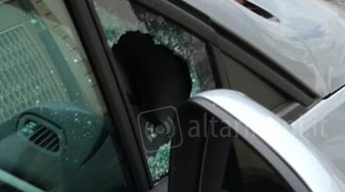 Furti a raffica nel parcheggio dell'ospedale Infermi: vetri spaccati a oltre una trentina di auto - 
