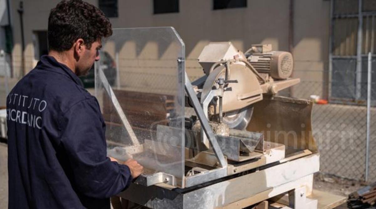 A Bellaria si testano vetri capaci di resistere agli uragani. Sessant'anni di storia per Istituto Giordano - 