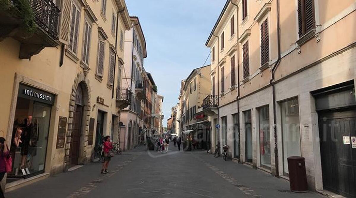 Rimini, negozi fanno orario continuato il sabato per compensare chiusura domenicale - 