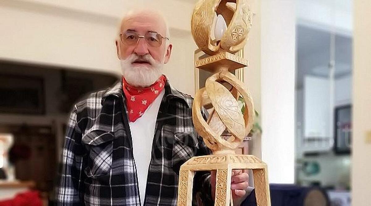 FOTO Una vita a lavorare ferro, legno e rame: la storia di Carlo Camozzato, nato con "le mani nell'olio" -