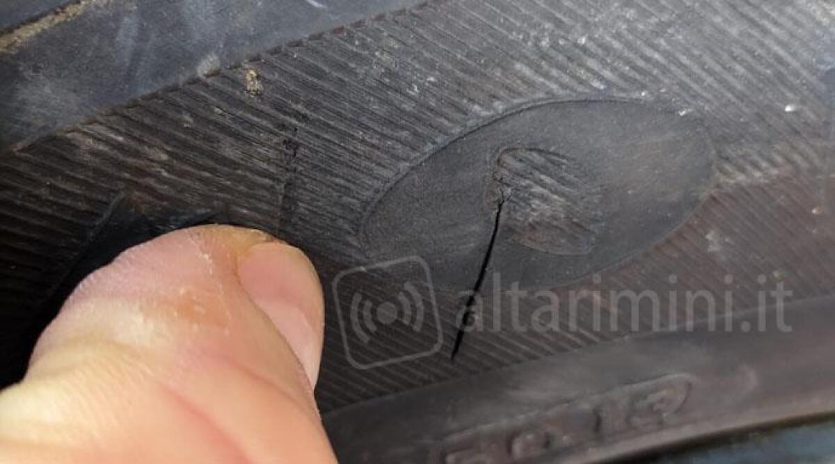 Bellariva: atto vandalico alle gomme delle auto in via Carli, la segnalazione -