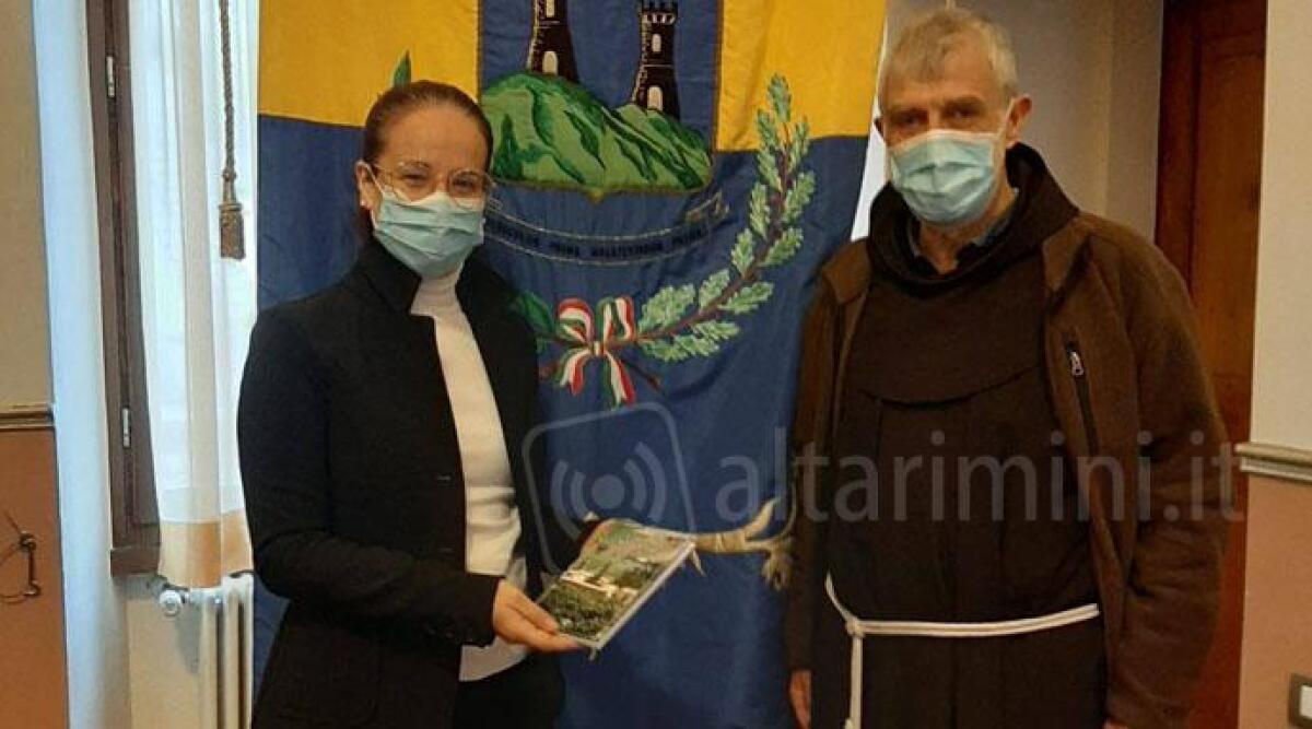 Verucchio: padre Bruno del convento di Santa Croce ricevuto per gli auguri dal sindaco - 