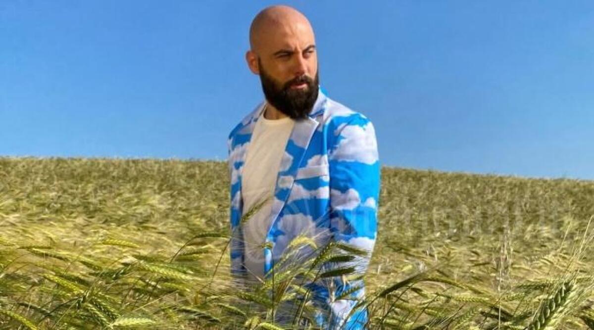 VIDEO La musica pi&ugrave; forte del covid: il cantautore riminese Costantino esce con il singolo 'Libert&agrave;' - 
