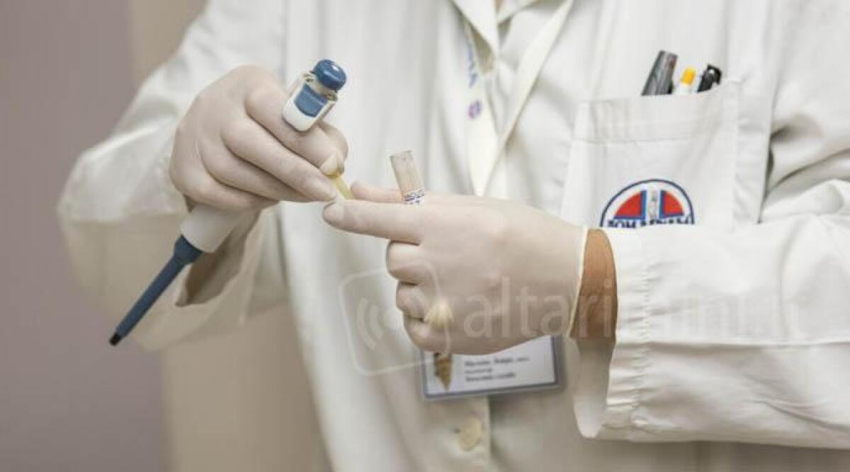 Covid, l'appello: "medici facciano visite a domicilio, inutile stressarli con tamponi e vaccini" - 